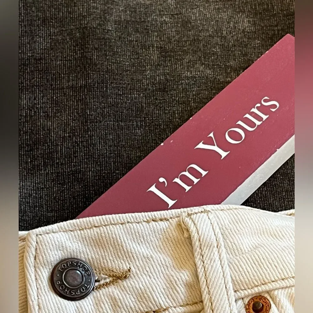 TOPSHOP A-Line Cream Denim Shorts Distressed Premium Denim Size US 8 NWT